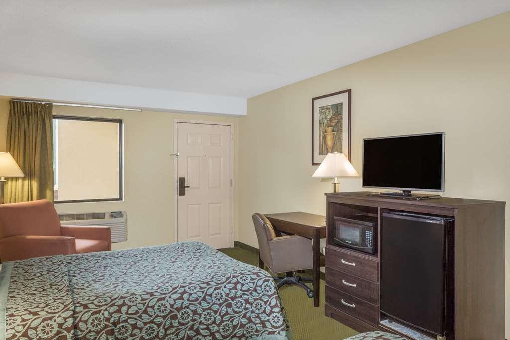Days & By Wyndham Columbia Airport Motel